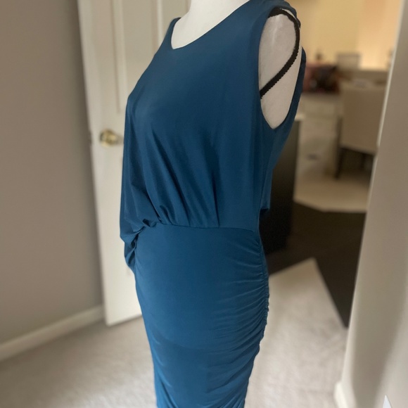 Jun & Min Elegant One Shoulder Dress - Picture 3 of 8